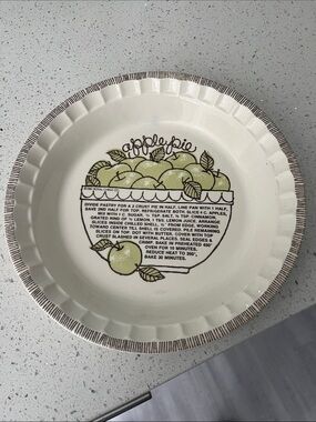 Country Harvest  VTG Royal China Ceramic Apple Pie Deep Baker 1983 Made in USA